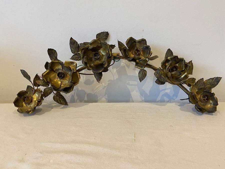 Arch of Metal Roses Wall Sconce